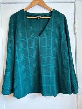 41 Hawthorn emerald green Plaid V-Neck Women’s Top